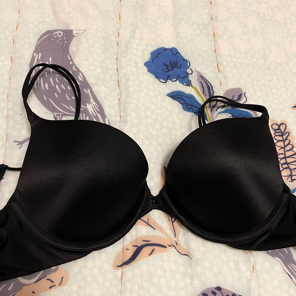 EUC Victoria’s Secret Very Sexy Push-up Bra 💕